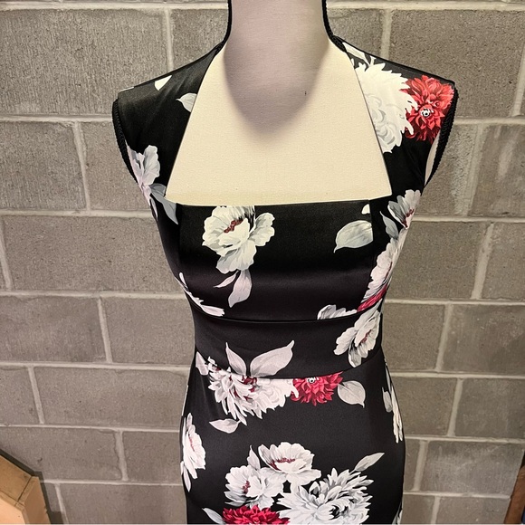 White House Black Market sleeveless dress. - Picture 2 of 12